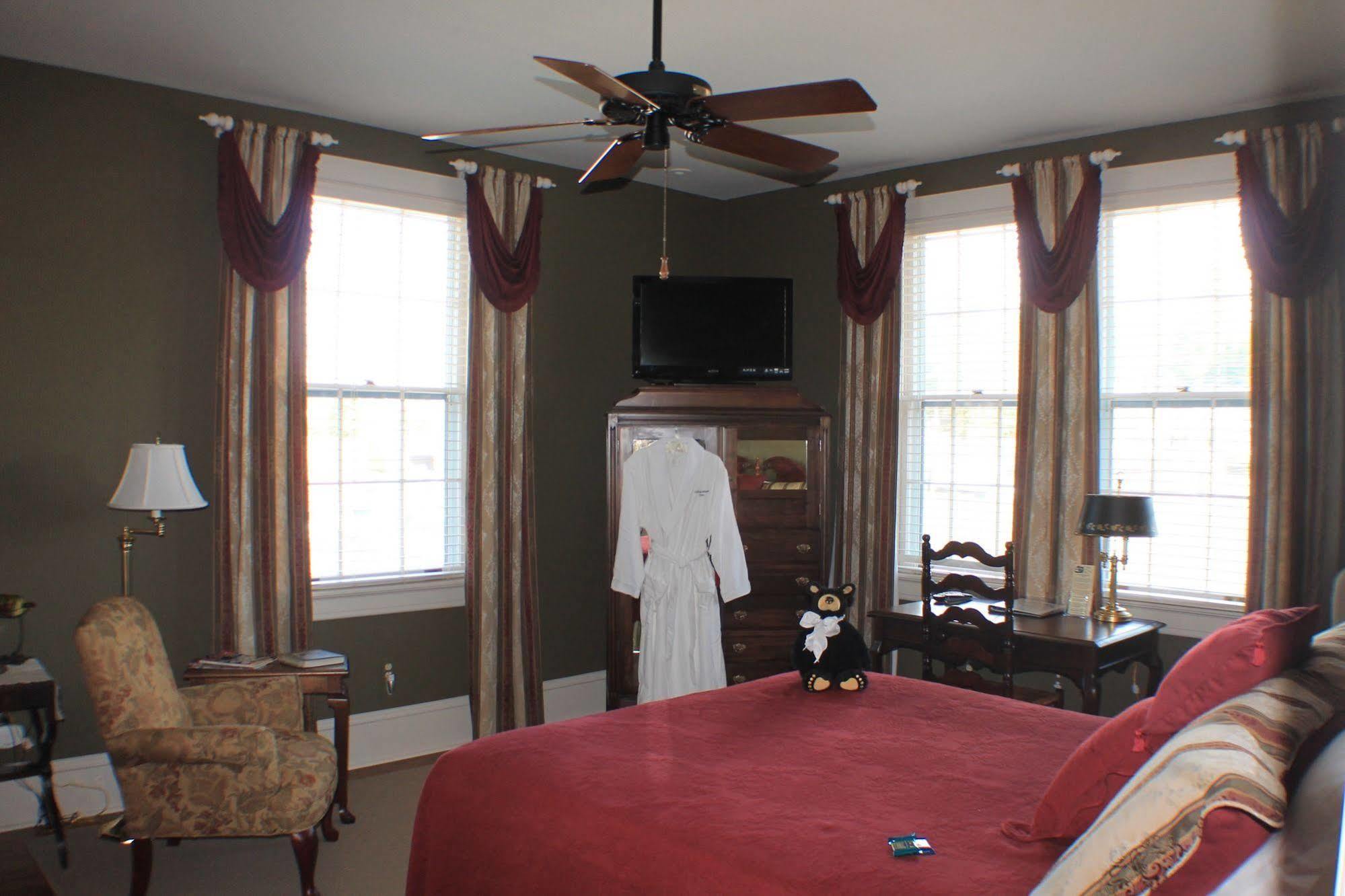 The Collins House Inn Marion ภายนอก รูปภาพ